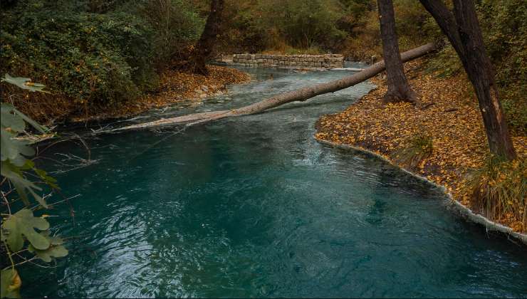 fiume acque azzurre vicino roma