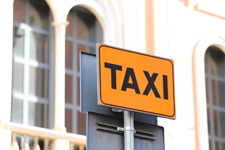 Proteste a Roma aumentano tariffe taxi 
