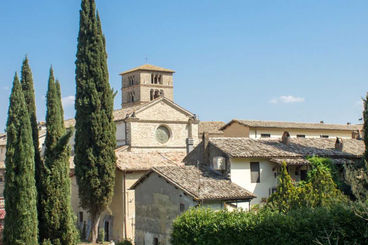 Antica abbazia nel Lazio