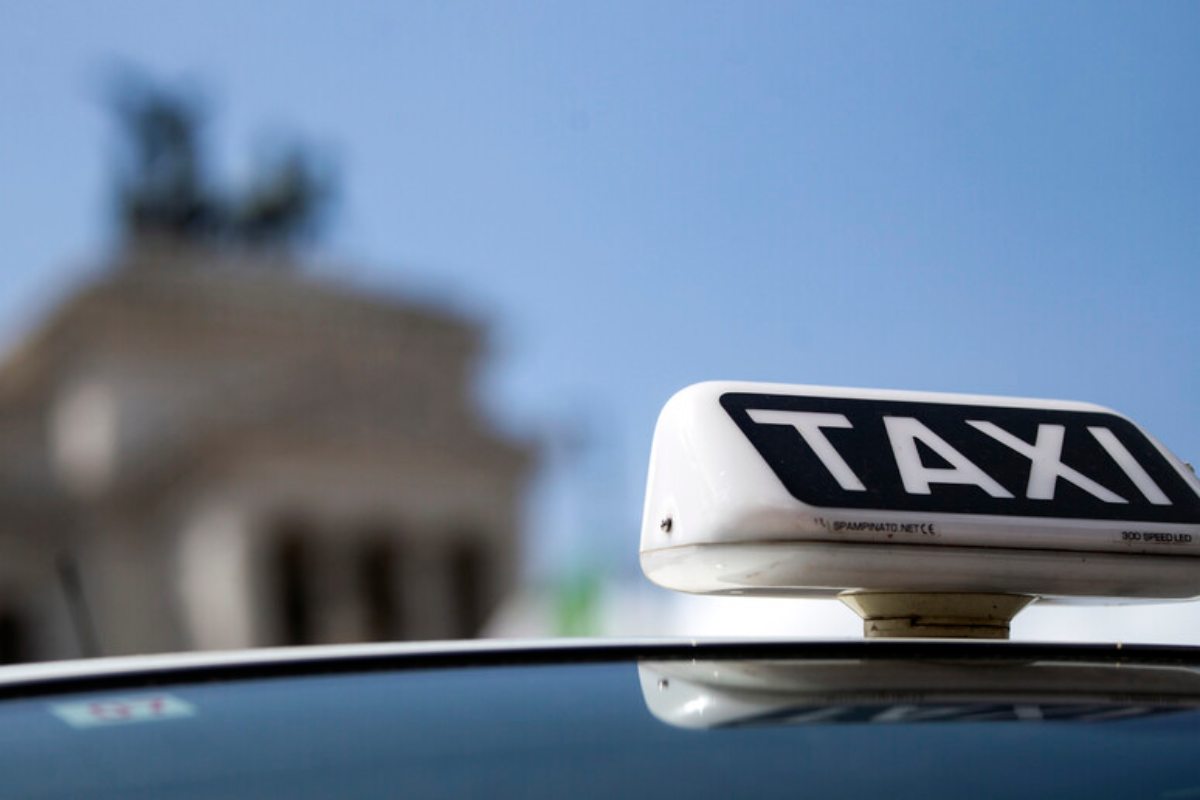 Taxi a Roma, arrivano le nuove licenze