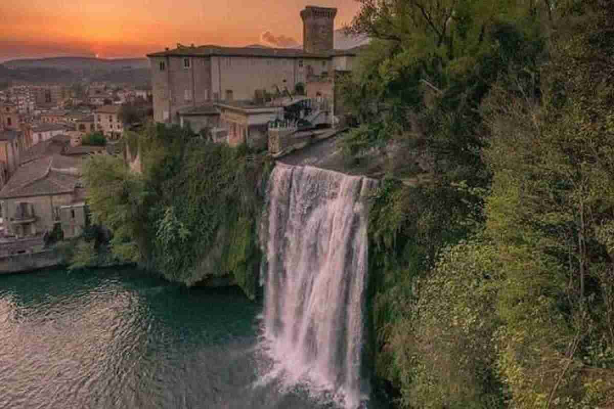 Nel Lazio c'è un castello immerso