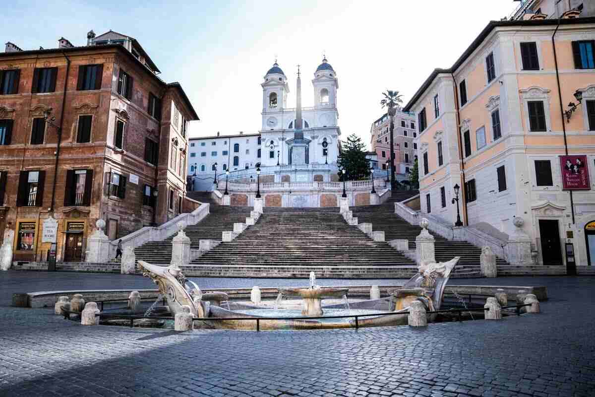 Riapre la fermata Spagna