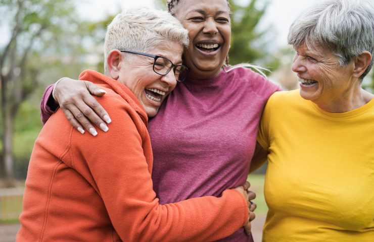 3 donne di mezza età che ridono