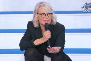 Maria De Filippi negli studi di Uomini e Donne