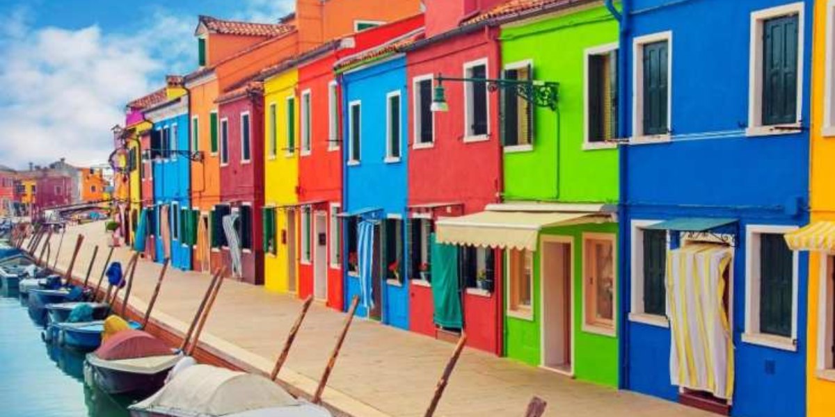 Il coloratissimo borgo italiano che ammalia persino i turisti